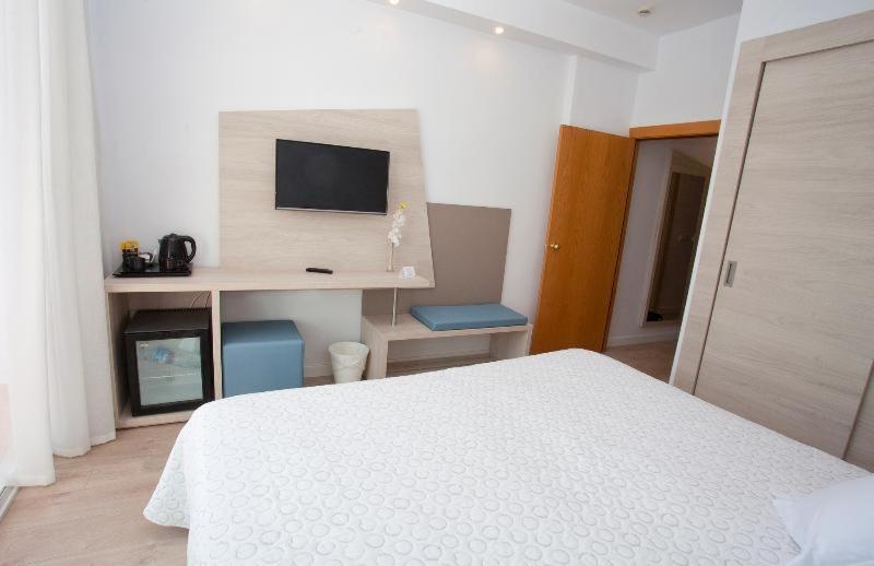 טורמולינוס Hotel Palia Las Palomas חדר תמונה